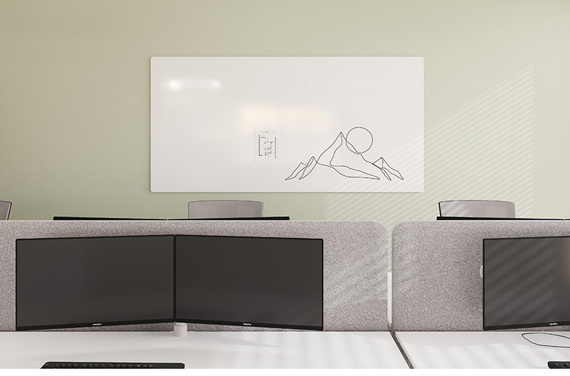 Ein Büroraum mit einem Chameleon Curve Whiteboard an der Wand, Whiteboards Lösungen