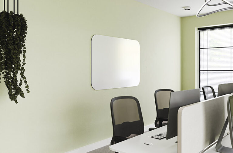 Curve whiteboard wand aan de muur van Chameleon Whiteboards catalogus