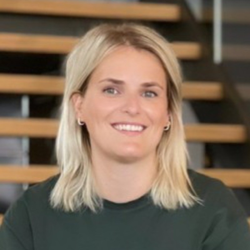 Vanessa Bender d-block w-100