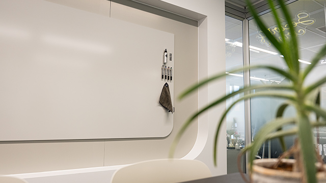 chameleon-references-project-adyen-whiteboard-wall-2