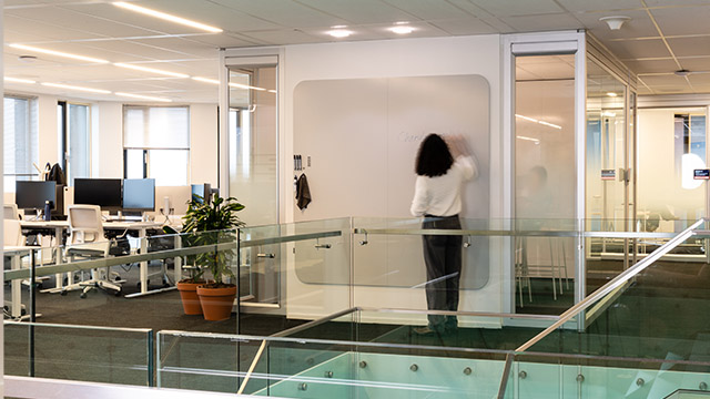 chameleon-references-project-adyen-whiteboard-wall-3