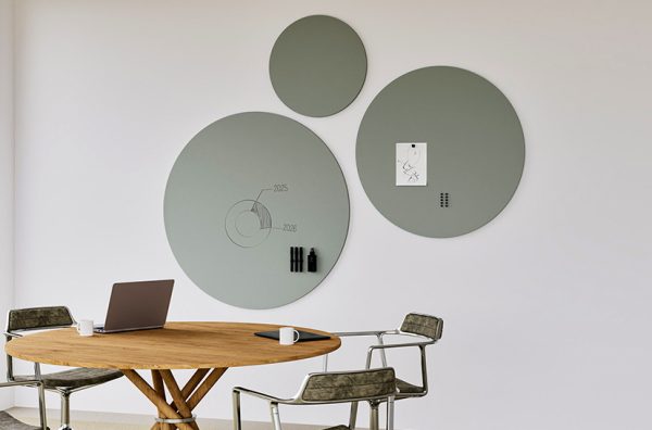 Round whiteboard wand aan de muur van Chameleon Whiteboards catalogus