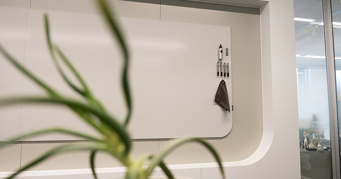 whiteboard wand op maat, maatwerk whiteboard wand, whiteboard muur op maat