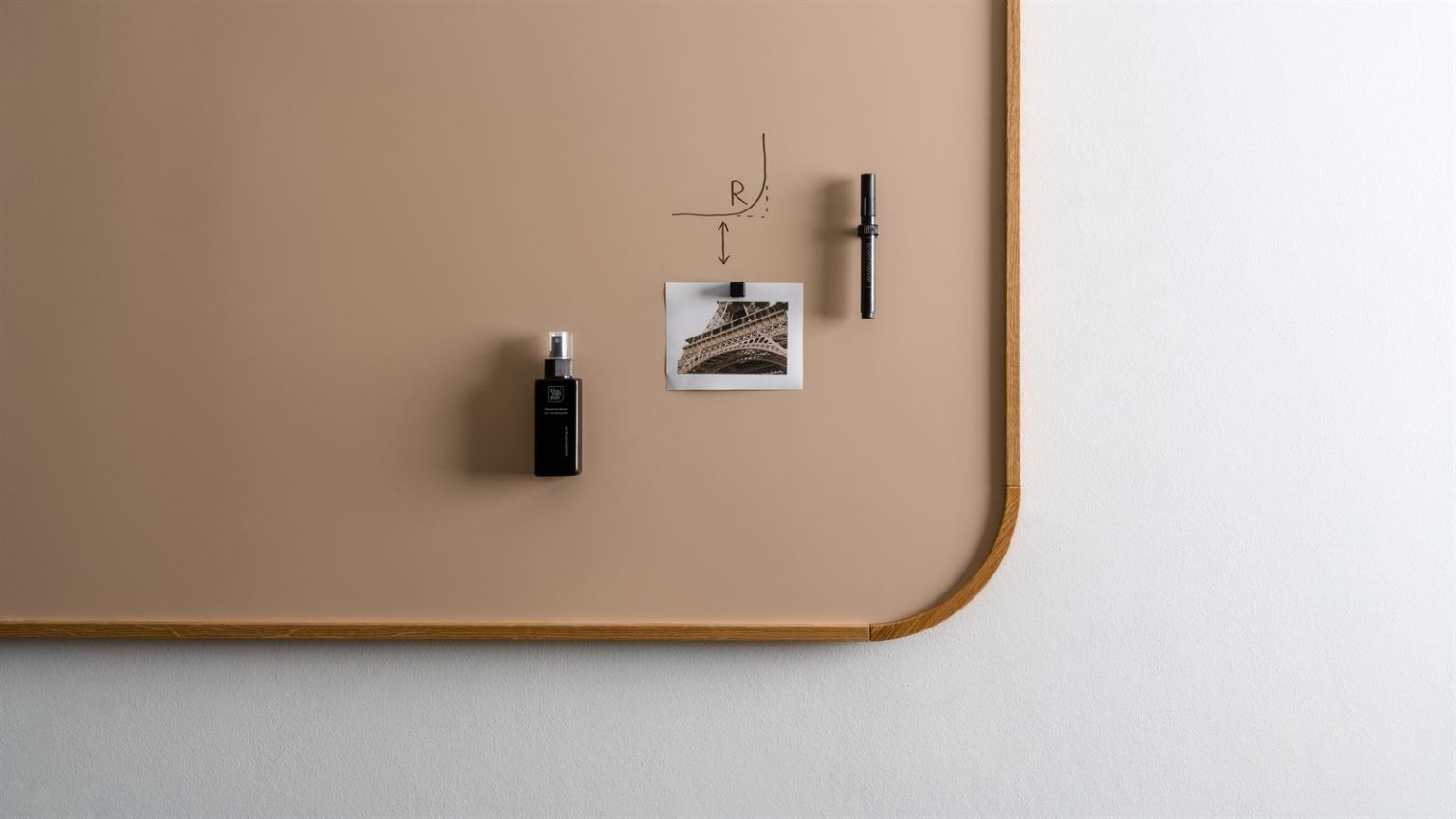 Detail of the rounded corner of the Chameleon Curve Oak whiteboard with accessories